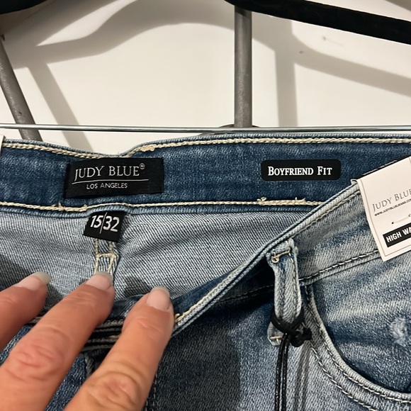 Judy Blue Paint Specked Distressed Boyfriend Fit Jeans - Picture 6 of 10